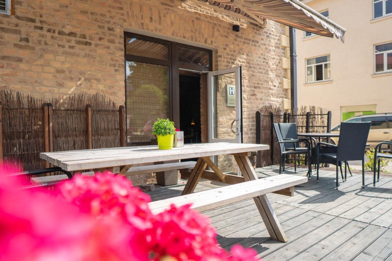 Cafe Hotel Rudzons Madona Exterior photo